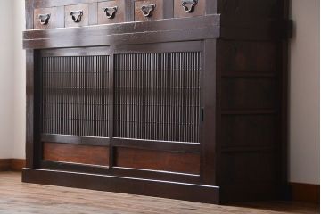 アンティーク家具　古民具・骨董　丸桟仕上げの六尺近江水屋箪笥