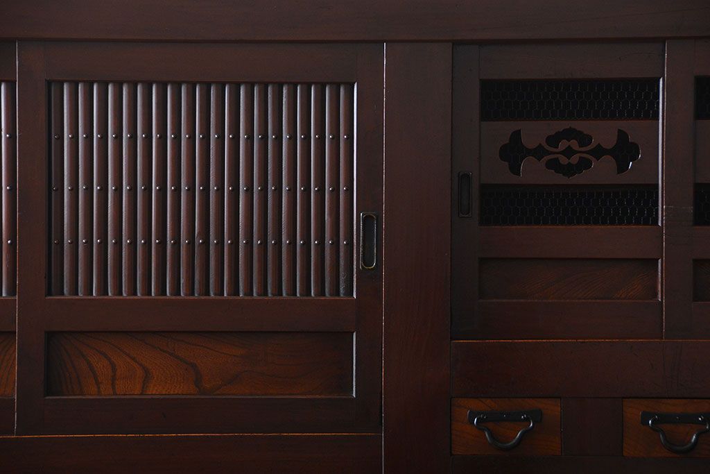 アンティーク家具　古民具・骨董　丸桟仕上げの六尺近江水屋箪笥