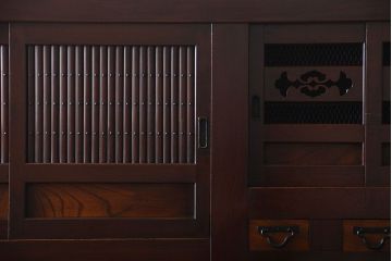 アンティーク家具　古民具・骨董　丸桟仕上げの六尺近江水屋箪笥