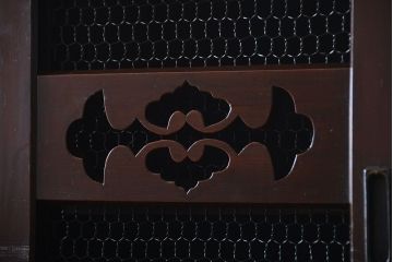 アンティーク家具　古民具・骨董　丸桟仕上げの六尺近江水屋箪笥