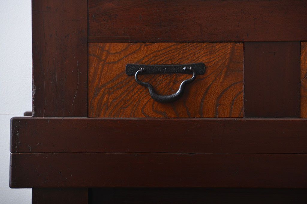 アンティーク家具　古民具・骨董　丸桟仕上げの六尺近江水屋箪笥