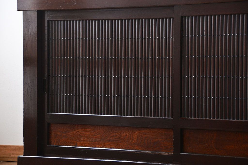 アンティーク家具　古民具・骨董　丸桟仕上げの六尺近江水屋箪笥