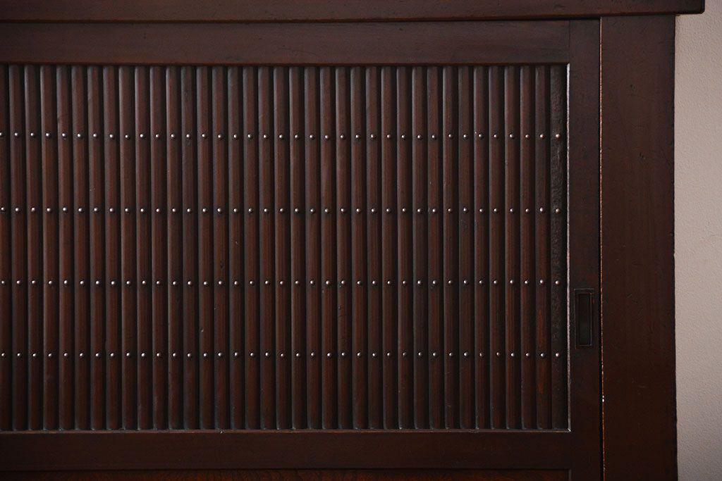 アンティーク家具　古民具・骨董　丸桟仕上げの六尺近江水屋箪笥