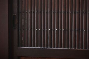 アンティーク家具　古民具・骨董　丸桟仕上げの六尺近江水屋箪笥