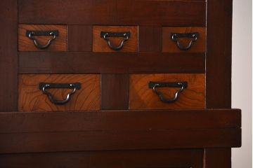 アンティーク家具　古民具・骨董　丸桟仕上げの六尺近江水屋箪笥