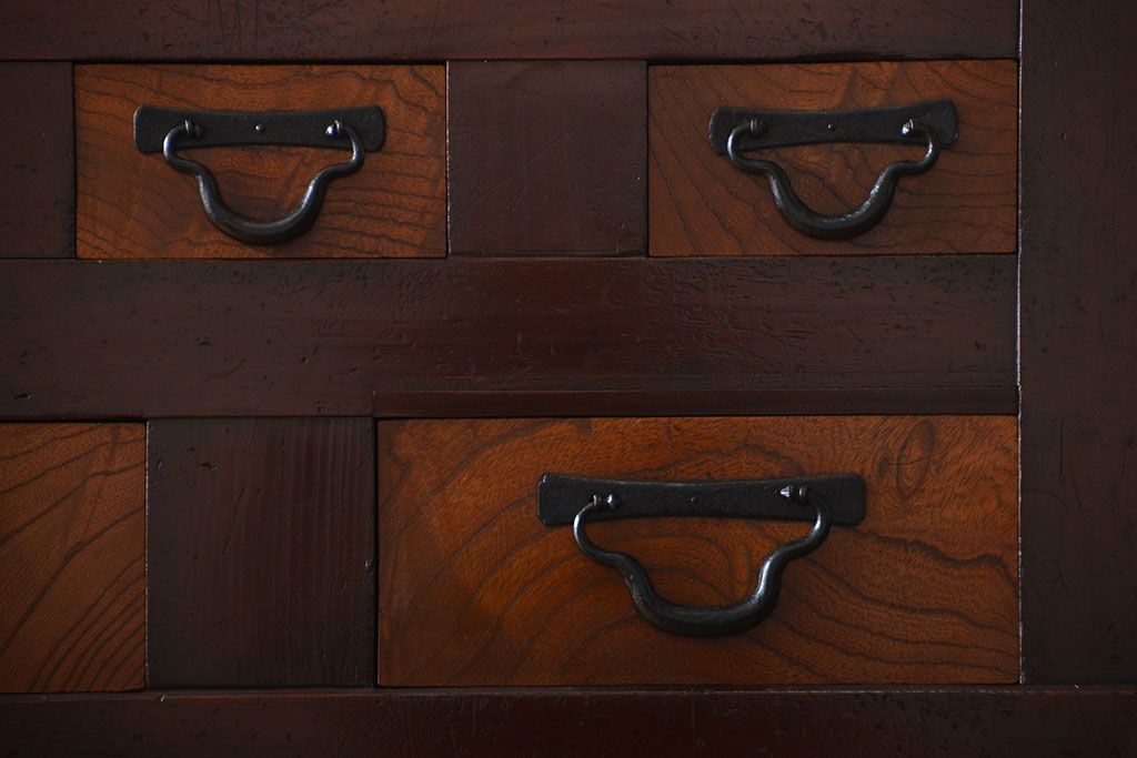 アンティーク家具　古民具・骨董　丸桟仕上げの六尺近江水屋箪笥