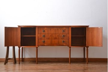 アンティーク家具　イギリスアンティーク　メープル材の上品なサイドボード