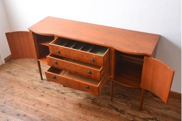 アンティーク家具　イギリスアンティーク　メープル材の上品なサイドボード