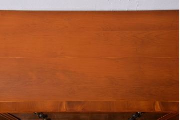 アンティーク家具　イギリスアンティーク　メープル材の上品なサイドボード