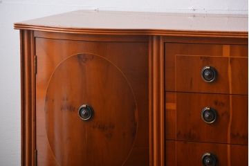 アンティーク家具　イギリスアンティーク　メープル材の上品なサイドボード
