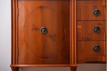 アンティーク家具　イギリスアンティーク　メープル材の上品なサイドボード