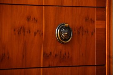 アンティーク家具　イギリスアンティーク　メープル材の上品なサイドボード