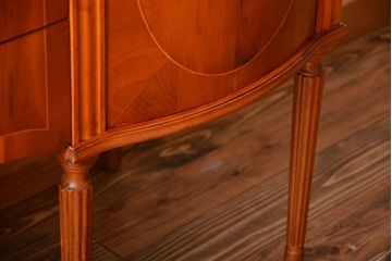 アンティーク家具　イギリスアンティーク　メープル材の上品なサイドボード