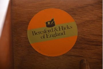 アンティーク家具　イギリスアンティーク　メープル材の上品なサイドボード