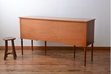 アンティーク家具　イギリスアンティーク　メープル材の上品なサイドボード