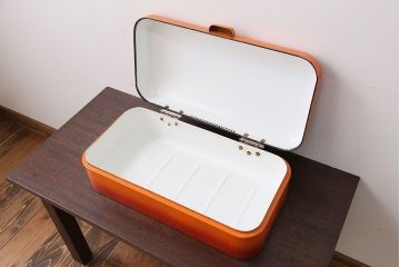 アンティーク雑貨　イギリスビンテージ　ホーローブレット缶(1)