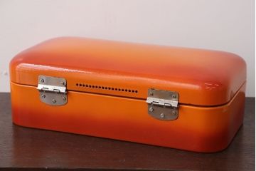 アンティーク雑貨　イギリスビンテージ　ホーローブレット缶(1)
