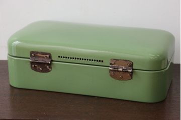アンティーク雑貨　イギリスビンテージ　ホーローブレット缶(2)