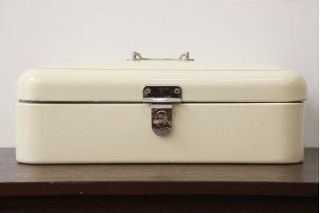 アンティーク雑貨　イギリスビンテージ　ホーローブレット缶(3)