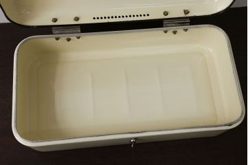 アンティーク雑貨　イギリスビンテージ　ホーローブレット缶(3)