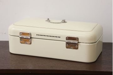 アンティーク雑貨　イギリスビンテージ　ホーローブレット缶(3)
