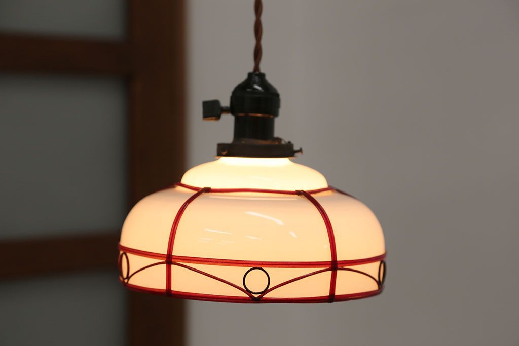 アンティーク　ガラスシェードのレトロな天井照明