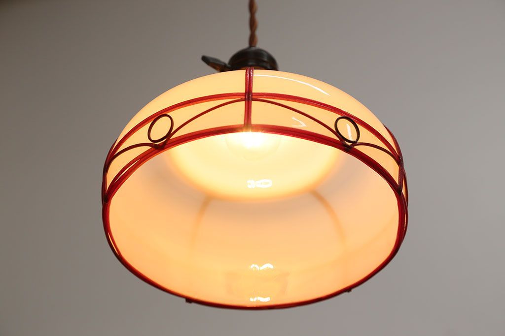 アンティーク　ガラスシェードのレトロな天井照明