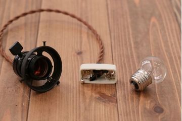 アンティーク　ガラスシェードのレトロな天井照明