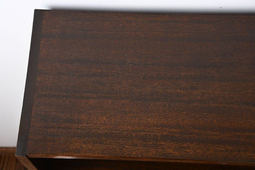 アンティーク家具　ナチュラルスタイル　シンプルな本棚