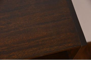 アンティーク家具　ナチュラルスタイル　シンプルな本棚