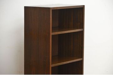 アンティーク家具　ナチュラルスタイル　シンプルな本棚