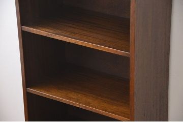 アンティーク家具　ナチュラルスタイル　シンプルな本棚