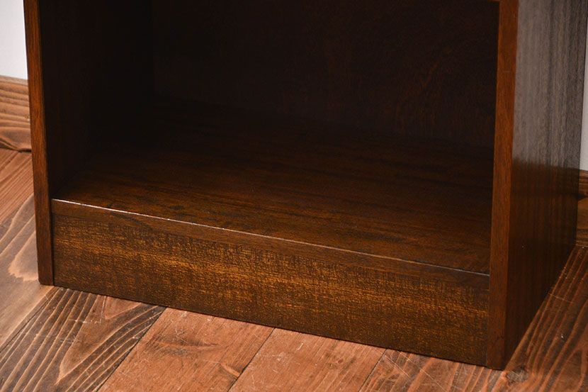 アンティーク家具　ナチュラルスタイル　シンプルな本棚