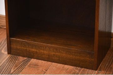 アンティーク家具　ナチュラルスタイル　シンプルな本棚