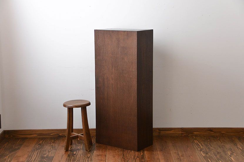 アンティーク家具　ナチュラルスタイル　シンプルな本棚