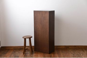 アンティーク家具　ナチュラルスタイル　シンプルな本棚