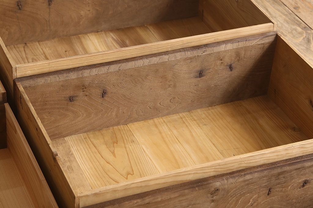 アンティーク家具　味のある古い木の衣装箪笥(チェスト)　古民具・骨董