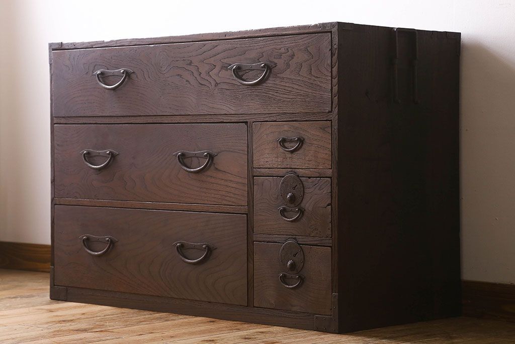 アンティーク家具　味のある古い木の衣装箪笥(チェスト)　古民具・骨董