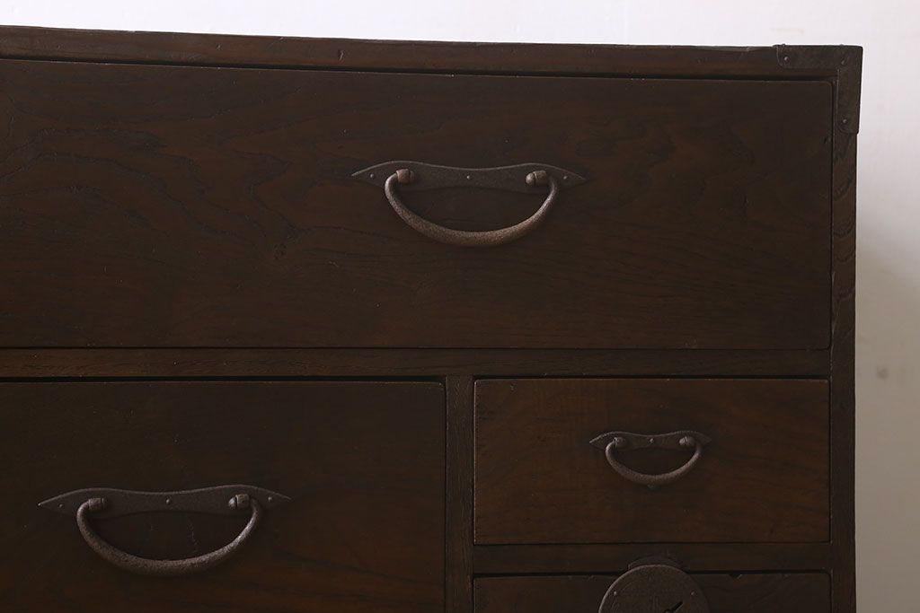 アンティーク家具　味のある古い木の衣装箪笥(チェスト)　古民具・骨董