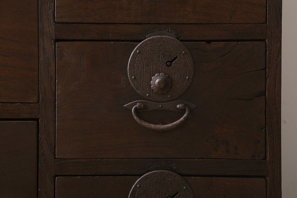 アンティーク家具　味のある古い木の衣装箪笥(チェスト)　古民具・骨董