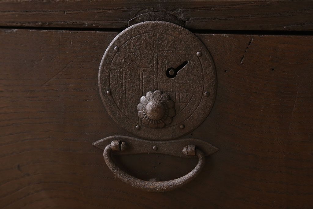 アンティーク家具　味のある古い木の衣装箪笥(チェスト)　古民具・骨董