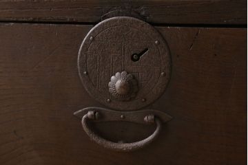 アンティーク家具　味のある古い木の衣装箪笥(チェスト)　古民具・骨董