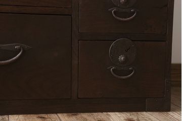 アンティーク家具　味のある古い木の衣装箪笥(チェスト)　古民具・骨董