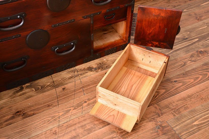 アンティーク家具　古民具・骨董　総檜材!上質な重ね衣装箪笥