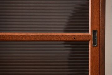 レトロ家具　昭和レトロ　古い学校の大きな収納棚(2)