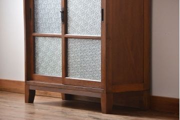 レトロ家具　昭和レトロ　ダイヤガラス入り脚付き収納棚