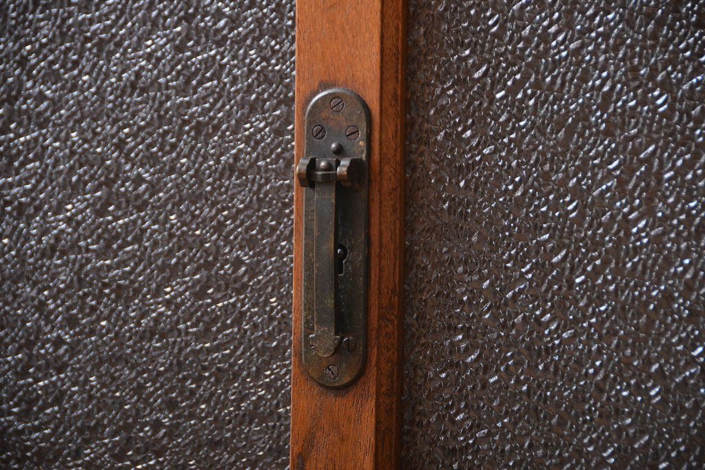 レトロ家具　昭和レトロ　ダイヤガラス入り脚付き収納棚