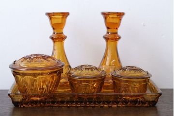 アンティーク雑貨　イギリスアンティーク　琥珀色ガラスのドレッサーセット(キャンドルスタンド)