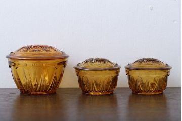 アンティーク雑貨　イギリスアンティーク　琥珀色ガラスのドレッサーセット(キャンドルスタンド)