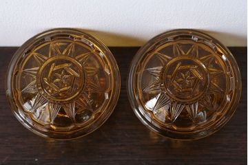 アンティーク雑貨　イギリスアンティーク　琥珀色ガラスのドレッサーセット(キャンドルスタンド)